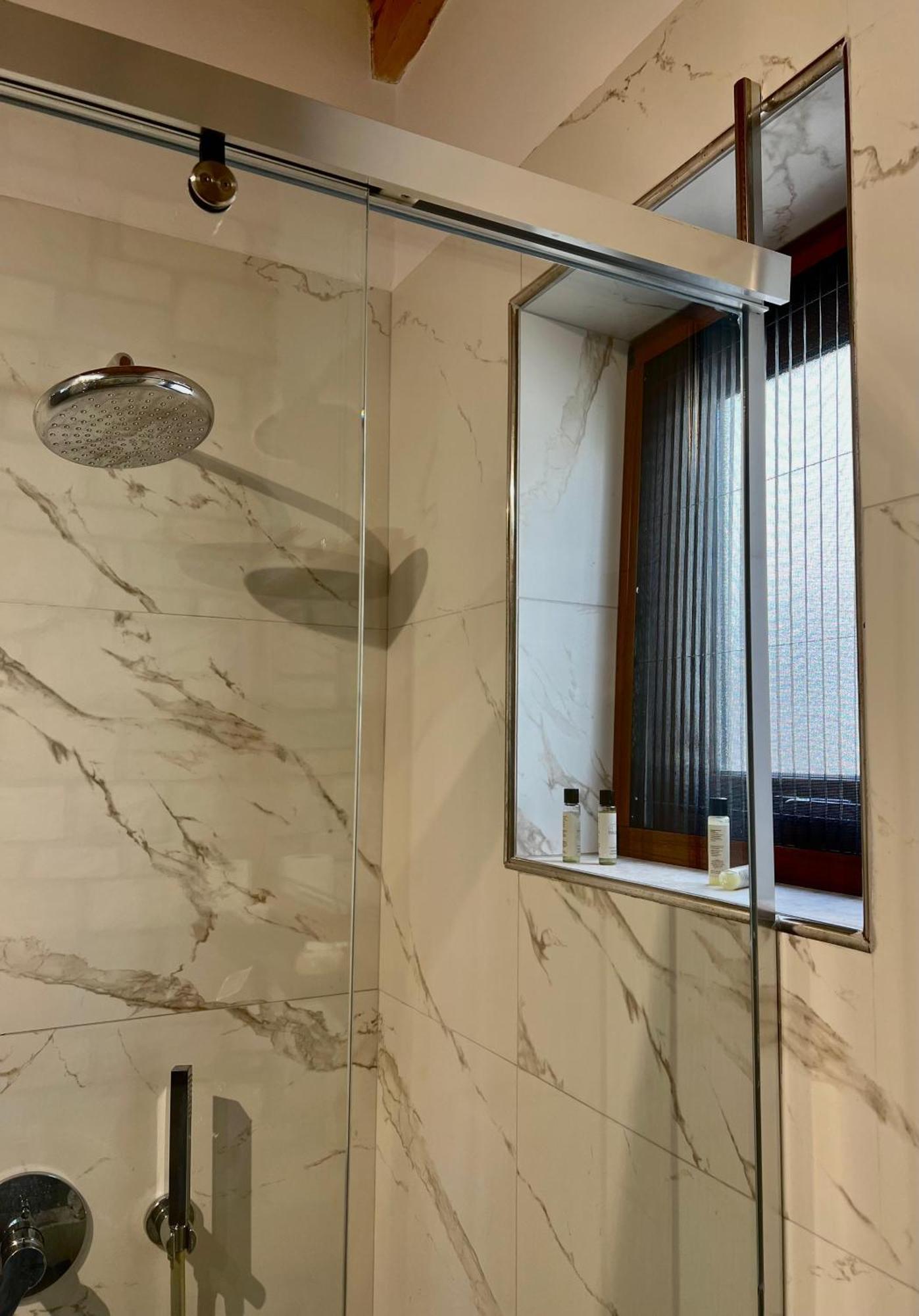 Palermiti Luxury Rooms Himare Bagian luar foto